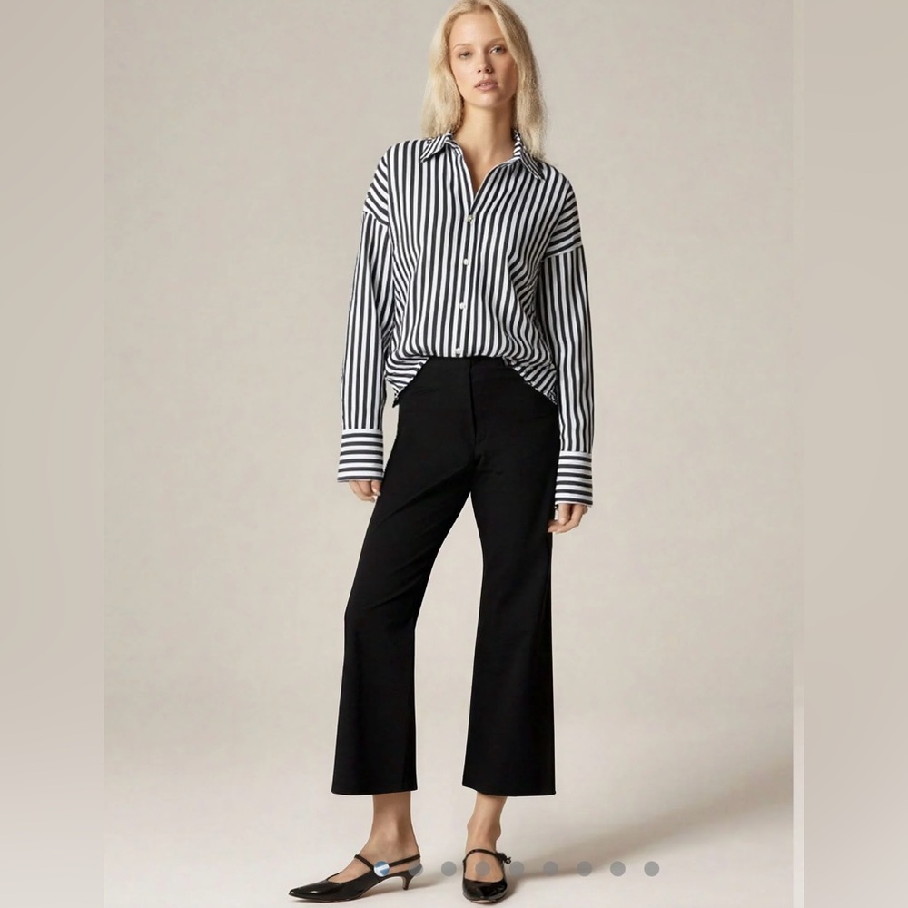 The limited women’s size 12 stretch wideleg crop pants with side zip black color